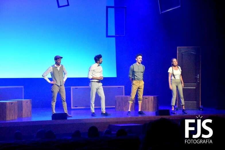 Momento del espectáculo de anoche con público presencial en el Teatro de Telde/Francisco Javier Santana.